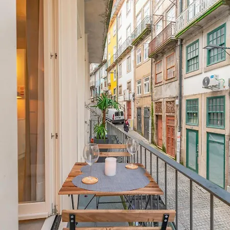 Loft With Great Balcony And Ac Close To Clerigos Luxury tent Porto